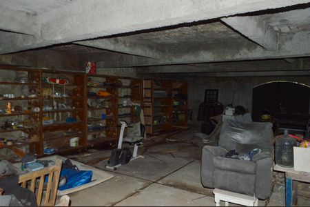 Casa de condomínio à venda com 640m², 3 quartos e 6 vagas Casa de condomínio à venda com 640m², 3 quartos e 6 vagasGaragem 1