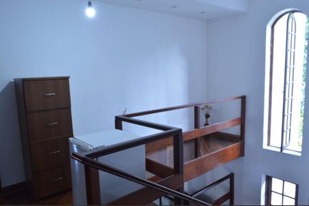 Casa de condomínio à venda com 640m², 3 quartos e 6 vagas Casa de condomínio à venda com 640m², 3 quartos e 6 vagasHall da Escada