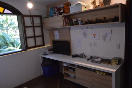 Casa de condomínio à venda com 640m², 3 quartos e 6 vagas Casa de condomínio à venda com 640m², 3 quartos e 6 vagasSuíte 2