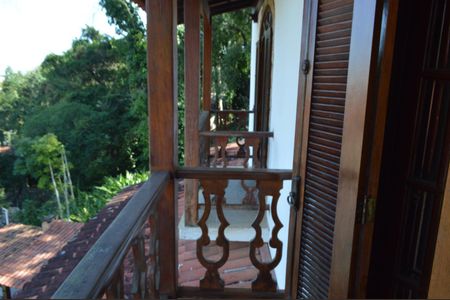 Casa de condomínio à venda com 640m², 3 quartos e 6 vagas Casa de condomínio à venda com 640m², 3 quartos e 6 vagasVaranda 2 da Suíte 3