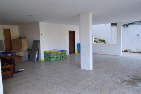 Casa de condomínio à venda com 640m², 3 quartos e 6 vagas Casa de condomínio à venda com 640m², 3 quartos e 6 vagasGaragem 2