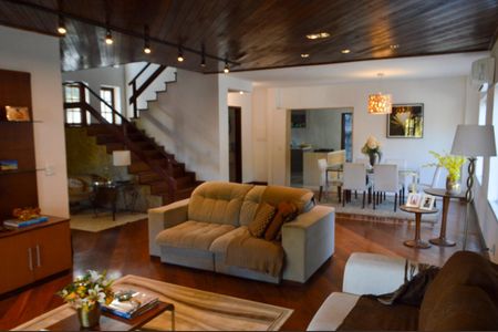 Sala de casa de condomínio à venda com 3 quartos, 640m² em Freguesia (Jacarepaguá), Rio de Janeiro