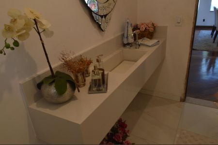 Casa de condomínio à venda com 640m², 3 quartos e 6 vagas Casa de condomínio à venda com 640m², 3 quartos e 6 vagasLavabo