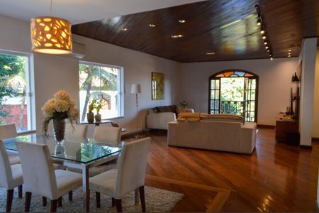 Sala de casa de condomínio à venda com 3 quartos, 640m² em Freguesia (Jacarepaguá), Rio de Janeiro