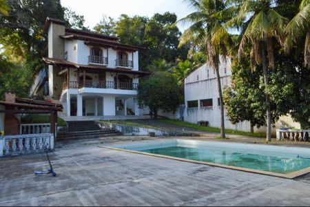 Casa de condomínio à venda com 640m², 3 quartos e 6 vagas Casa de condomínio à venda com 640m², 3 quartos e 6 vagasPiscina