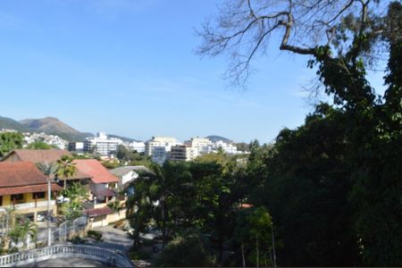 Casa de condomínio à venda com 640m², 3 quartos e 6 vagas Casa de condomínio à venda com 640m², 3 quartos e 6 vagasVista da Varanda