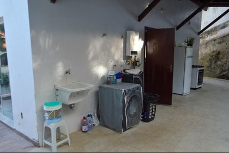 Casa de condomínio à venda com 640m², 3 quartos e 6 vagas Casa de condomínio à venda com 640m², 3 quartos e 6 vagasÁrea de Serviço