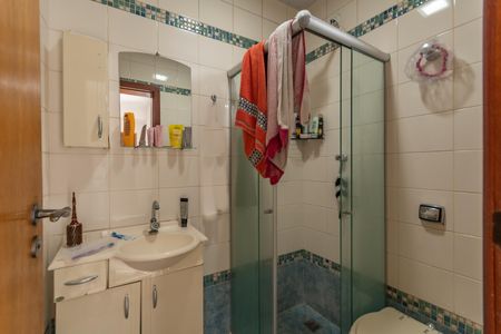 Casa à venda com 363m², 8 quartos e 4 vagas Casa à venda com 363m², 8 quartos e 4 vagasBanheiro Social 2