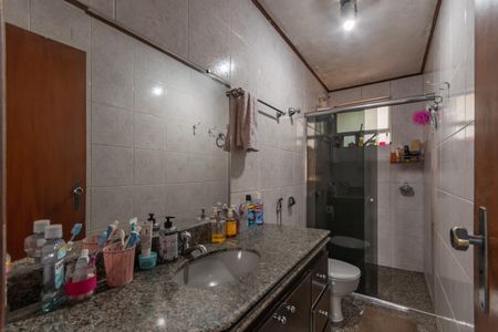 Casa à venda com 363m², 8 quartos e 4 vagas Casa à venda com 363m², 8 quartos e 4 vagasBanheiro Social 1