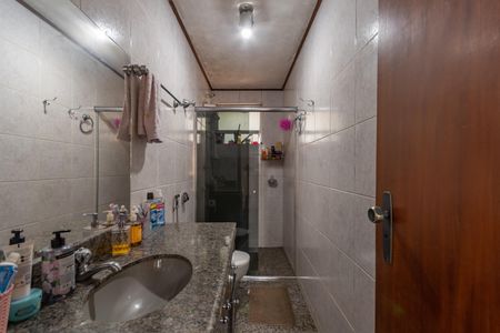 Casa à venda com 363m², 8 quartos e 4 vagas Casa à venda com 363m², 8 quartos e 4 vagasBanheiro Social 1