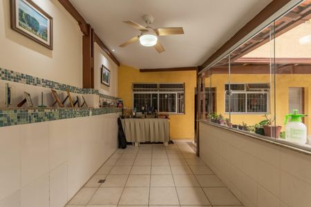 Casa à venda com 363m², 8 quartos e 4 vagas Casa à venda com 363m², 8 quartos e 4 vagasQuintal