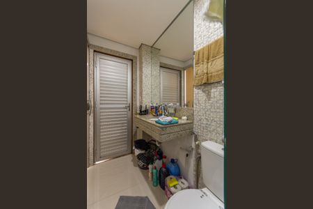 Casa à venda com 363m², 8 quartos e 4 vagas Casa à venda com 363m², 8 quartos e 4 vagasBanheiro Suíte 2