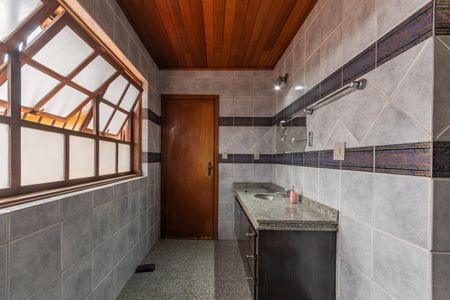 Casa à venda com 363m², 8 quartos e 4 vagas Casa à venda com 363m², 8 quartos e 4 vagasBanheiro Suíte