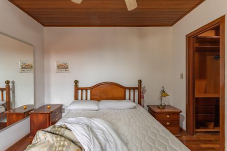 Casa à venda com 363m², 8 quartos e 4 vagas Casa à venda com 363m², 8 quartos e 4 vagasSuíte