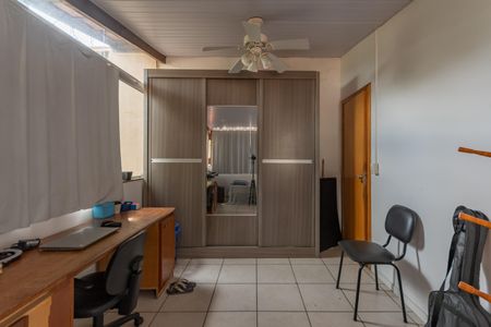 Casa à venda com 363m², 8 quartos e 4 vagas Casa à venda com 363m², 8 quartos e 4 vagasQuarto 5