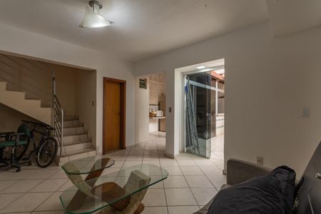 Casa à venda com 363m², 8 quartos e 4 vagas Casa à venda com 363m², 8 quartos e 4 vagasSala 2