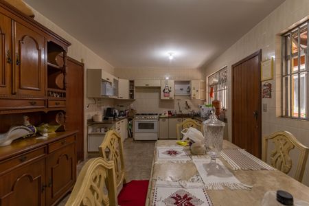 Casa à venda com 363m², 8 quartos e 4 vagas Casa à venda com 363m², 8 quartos e 4 vagasCozinha