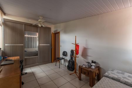 Casa à venda com 363m², 8 quartos e 4 vagas Casa à venda com 363m², 8 quartos e 4 vagasQuarto 5