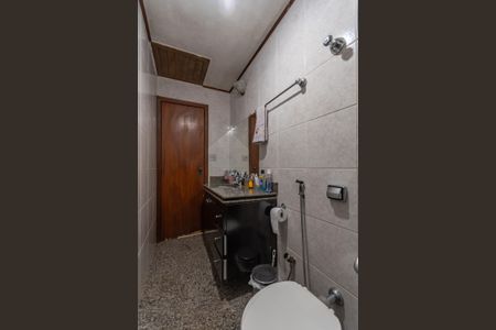Casa à venda com 363m², 8 quartos e 4 vagas Casa à venda com 363m², 8 quartos e 4 vagasBanheiro Social 1