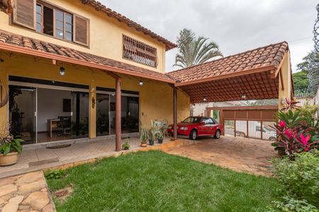 Casa à venda com 363m², 8 quartos e 4 vagas Casa à venda com 363m², 8 quartos e 4 vagasEntrada - Garagem