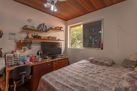 Casa à venda com 363m², 8 quartos e 4 vagas Casa à venda com 363m², 8 quartos e 4 vagasQuarto 2