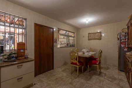 Casa à venda com 363m², 8 quartos e 4 vagas Casa à venda com 363m², 8 quartos e 4 vagasCozinha