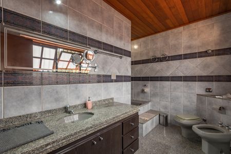 Casa à venda com 363m², 8 quartos e 4 vagas Casa à venda com 363m², 8 quartos e 4 vagasBanheiro Suíte