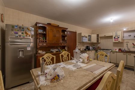 Casa à venda com 363m², 8 quartos e 4 vagas Casa à venda com 363m², 8 quartos e 4 vagasCozinha