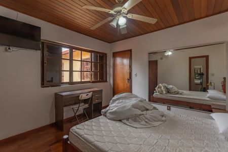 Casa à venda com 363m², 8 quartos e 4 vagas Casa à venda com 363m², 8 quartos e 4 vagasSuíte