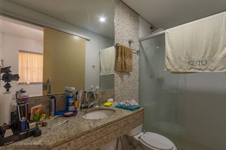 Casa à venda com 363m², 8 quartos e 4 vagas Casa à venda com 363m², 8 quartos e 4 vagasBanheiro Suíte 2