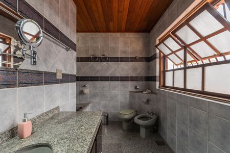 Casa à venda com 363m², 8 quartos e 4 vagas Casa à venda com 363m², 8 quartos e 4 vagasBanheiro Suíte