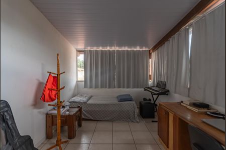 Casa à venda com 363m², 8 quartos e 4 vagas Casa à venda com 363m², 8 quartos e 4 vagasQuarto 5