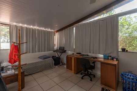 Casa à venda com 363m², 8 quartos e 4 vagas Casa à venda com 363m², 8 quartos e 4 vagasQuarto 5