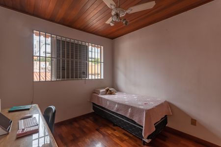 Casa à venda com 363m², 8 quartos e 4 vagas Casa à venda com 363m², 8 quartos e 4 vagasQuarto 1