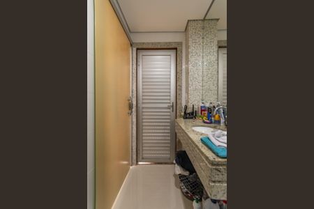 Casa à venda com 363m², 8 quartos e 4 vagas Casa à venda com 363m², 8 quartos e 4 vagasBanheiro Suíte 2