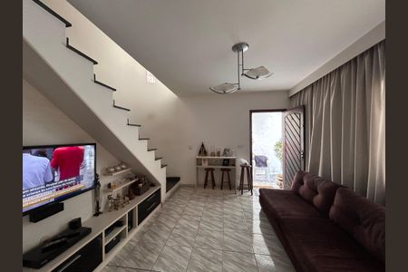 Casa à venda com 105m², 3 quartos e 2 vagasSala