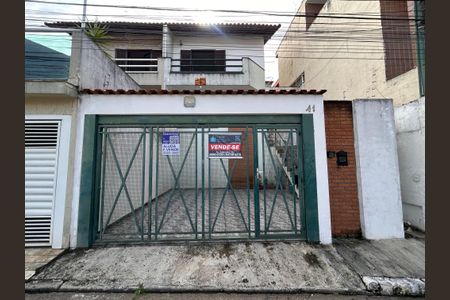 Casa à venda com 105m², 3 quartos e 2 vagasFachada