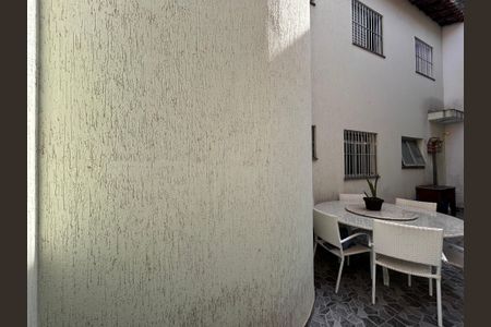 Casa à venda com 105m², 3 quartos e 2 vagasQuintal