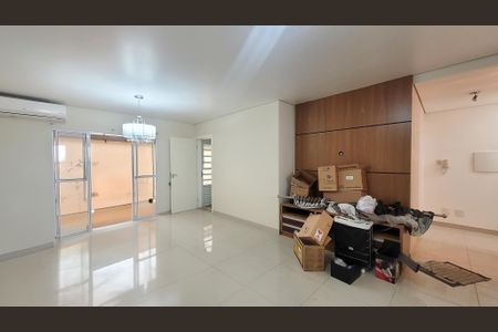 Casa de condomínio à venda com 150m², 3 quartos e 2 vagasSala