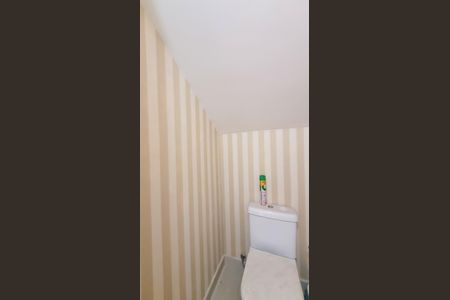 Casa de condomínio à venda com 150m², 3 quartos e 2 vagasLavabo