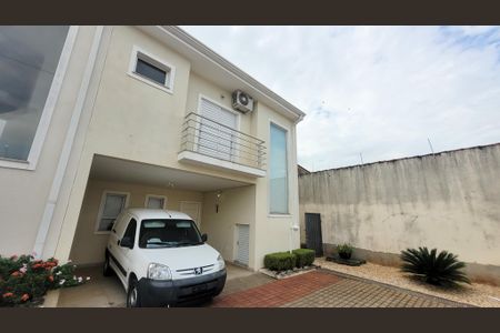 Casa de condomínio à venda com 150m², 3 quartos e 2 vagasFachada da casa