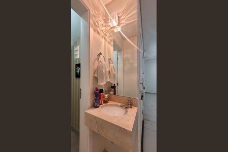 Casa de condomínio à venda com 150m², 3 quartos e 2 vagasLavabo