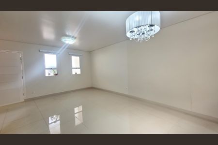 Casa de condomínio à venda com 150m², 3 quartos e 2 vagasSala