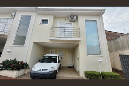 Casa de condomínio à venda com 150m², 3 quartos e 2 vagasFachada da casa