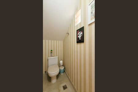 Casa de condomínio à venda com 150m², 3 quartos e 2 vagasLavabo