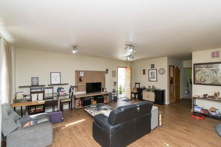 Casa à venda com 225m², 6 quartos e 4 vagasCasa 2 - Sala