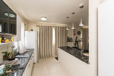 Casa à venda com 225m², 6 quartos e 4 vagasCasa 2 - Cozinha