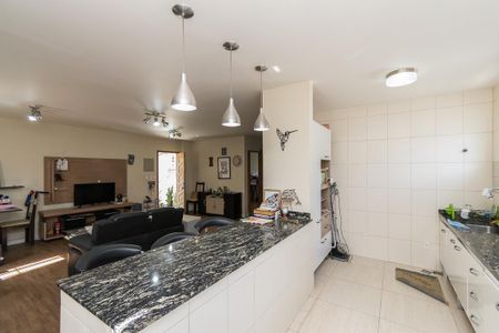 Casa à venda com 225m², 6 quartos e 4 vagasCasa 2 - Cozinha