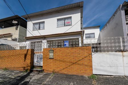 Casa à venda com 225m², 6 quartos e 4 vagasFachada e Placa