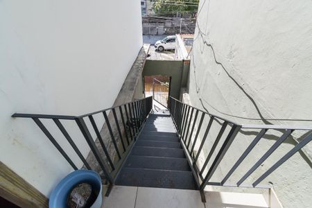 Casa à venda com 225m², 6 quartos e 4 vagasCasa 2 - Escada de acesso